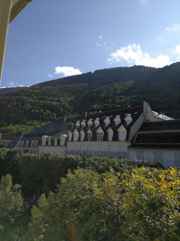 Hotel Des Lilas Bagneres-de-Luchon Exterior photo